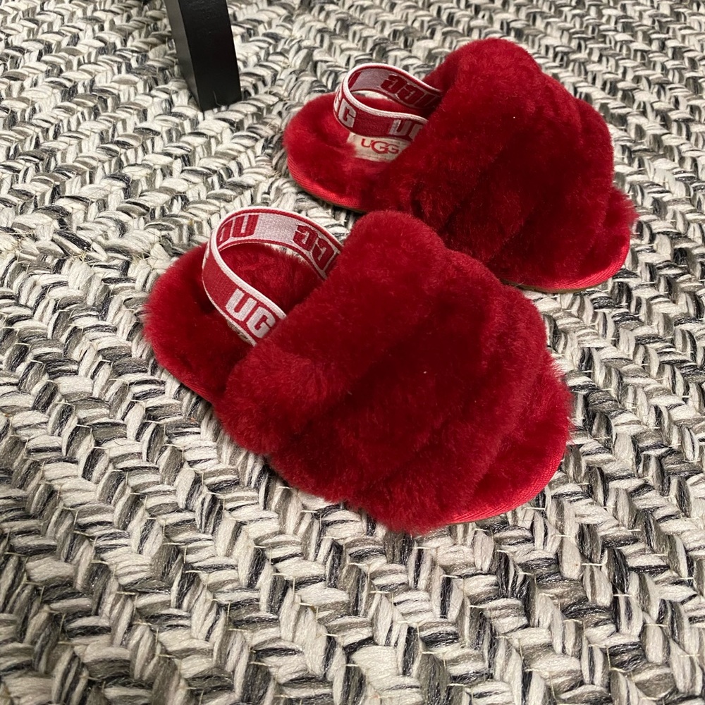 UGG Fluff Yeah infant sandal slide shoe size 6